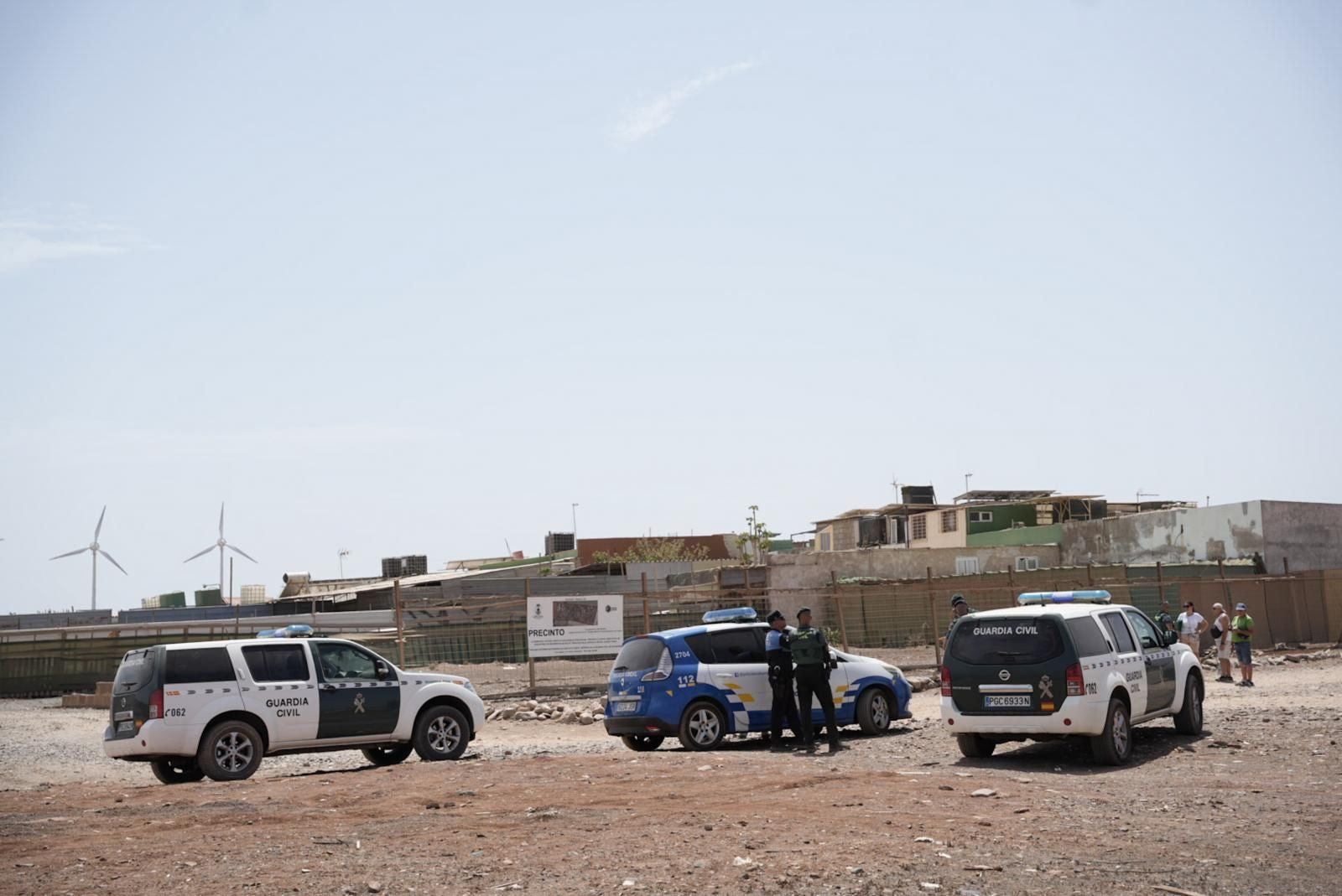 Guardia Civil y Policía Local durante la intervención del sábado.