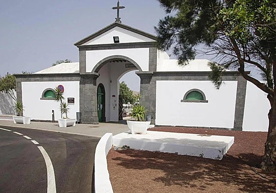 Exterior del cementerio de Arrecife.