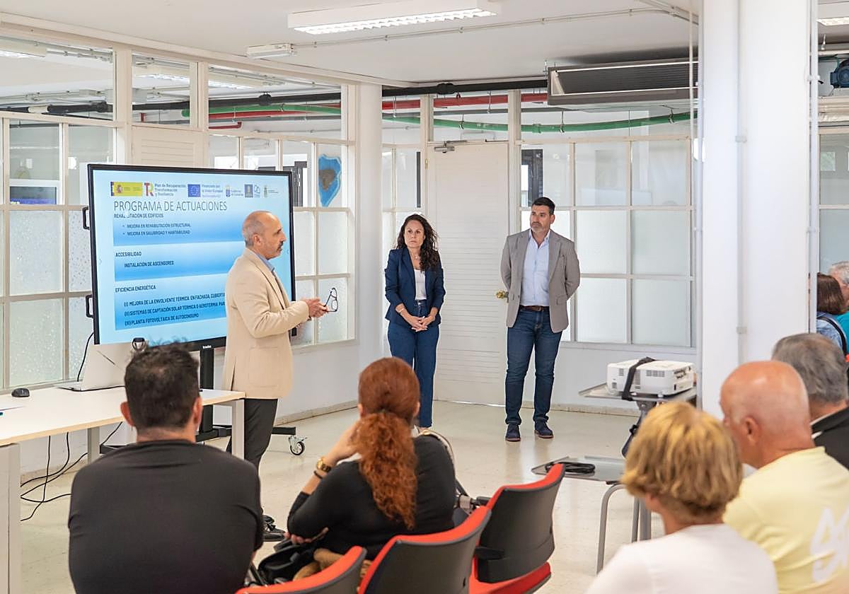 Presentación del proyecto de rehabilitación a los vecinos de Montaña Clara.
