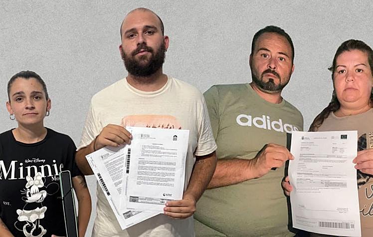 Evelyn, Ismael, Juan y Marta son los padres denunciantes.