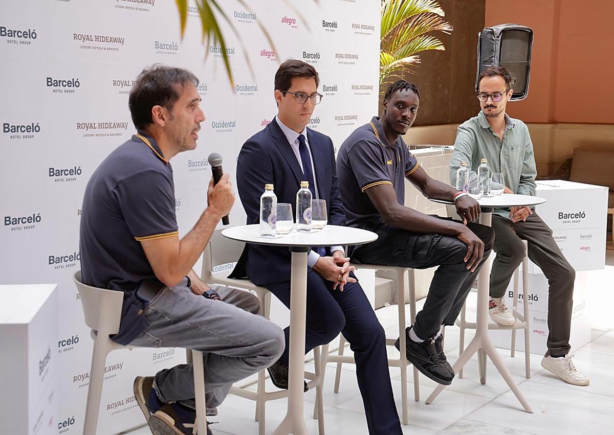 Imagen secundaria 1 - Kuath: «Estar en una de las mejores ligas del mundo era un reto que no podía dejar pasar»