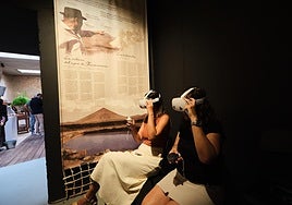 Visitantes conociendo la oferta cultural.