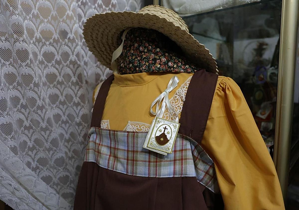 Imagen principal - María Navarro, el noble arte de elaborar auténticos tesoros canarios