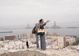 Imagen de un 'Riscopaseo' en el mirador abandonado de la Punta del Diamante.