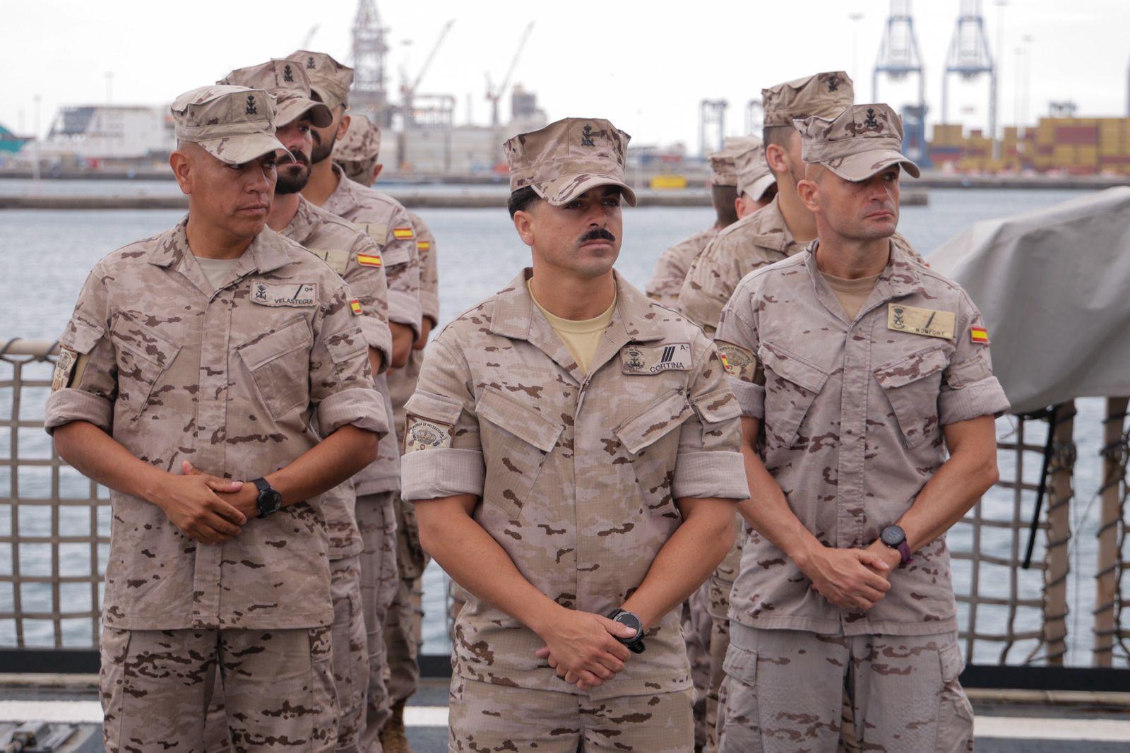 Abrazos y emociones en la despedida del Buque Rayo