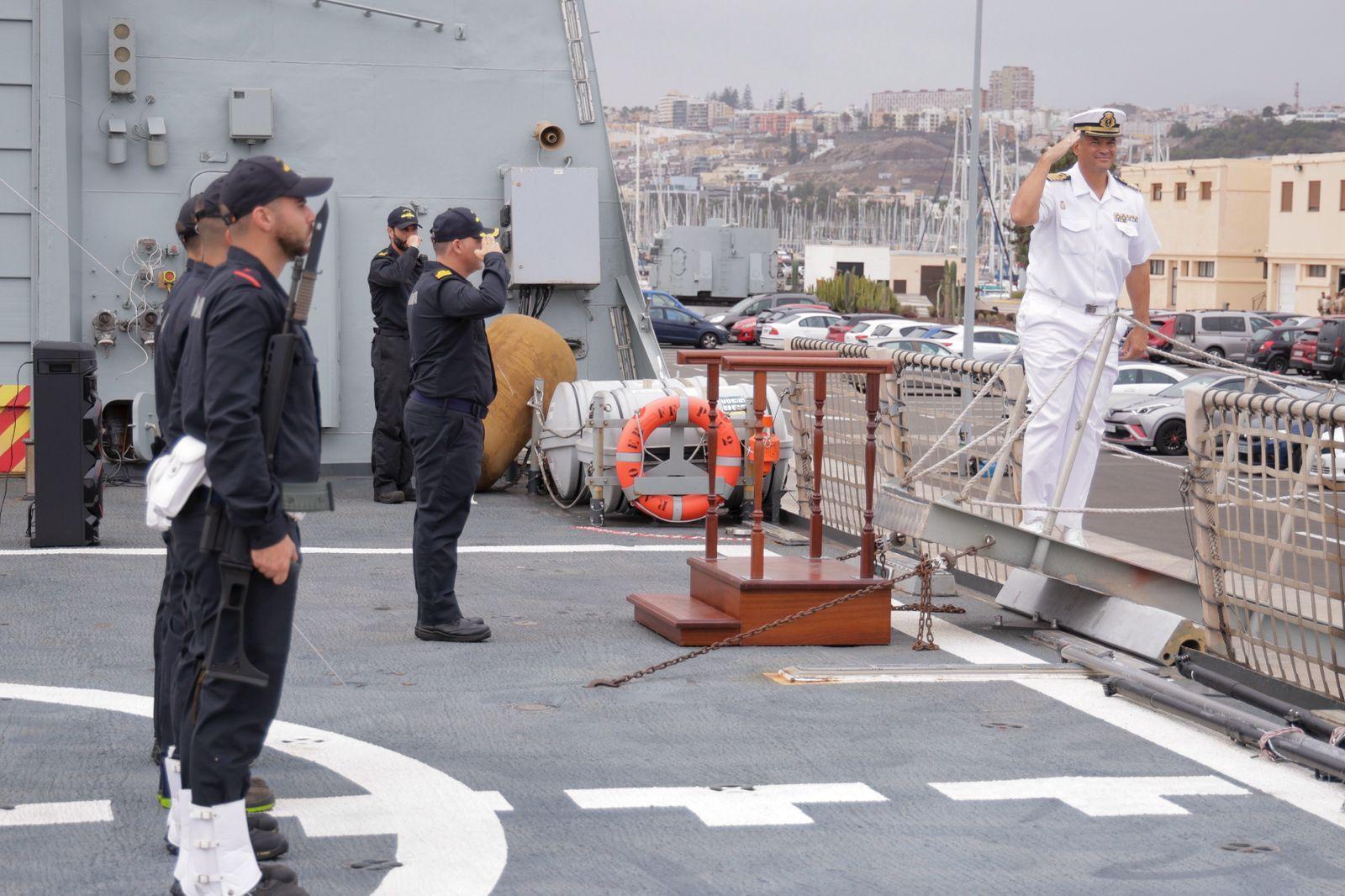 Abrazos y emociones en la despedida del Buque Rayo