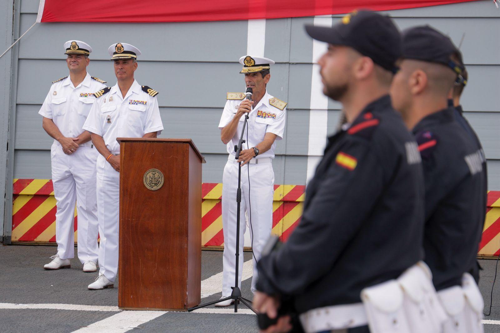 Abrazos y emociones en la despedida del Buque Rayo