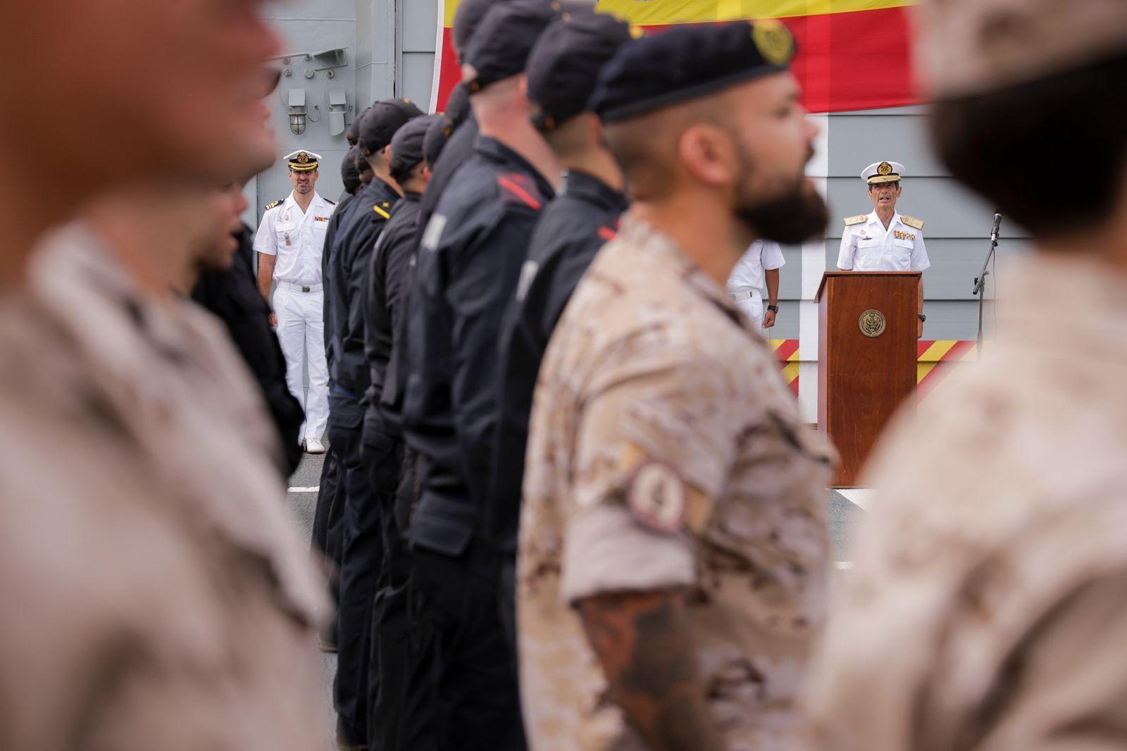 Abrazos y emociones en la despedida del Buque Rayo