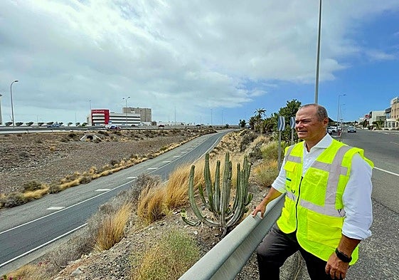 Augusto Hidalgo supervisó este lunes las mejoras en un tramo de los viales de servicio de Santa Lucía.