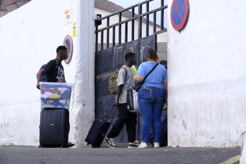 Imagen de archivo de la llegada de menores migrantes solicitantes de asilo al Canarias 50.