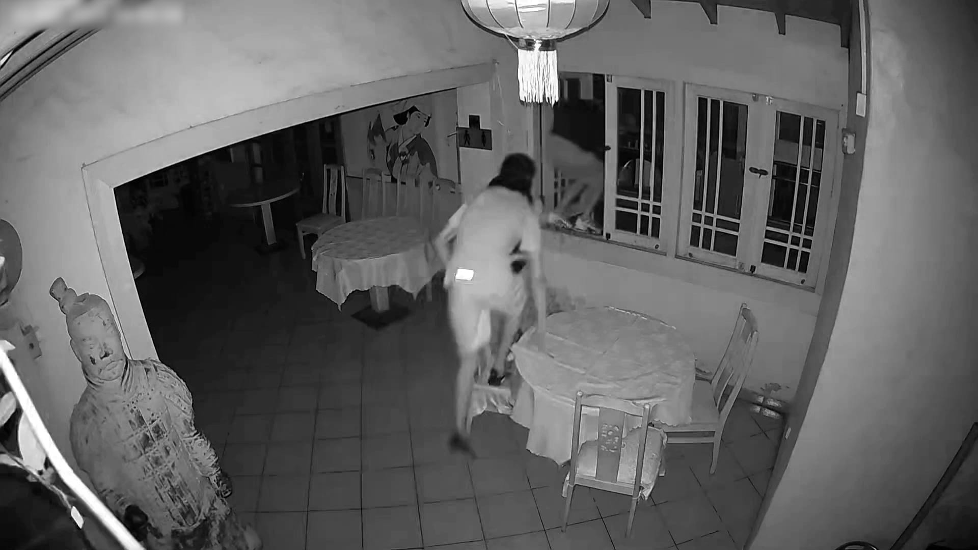 Imágenes de la cámara de seguridad en el momento de la huída de los asaltantes.