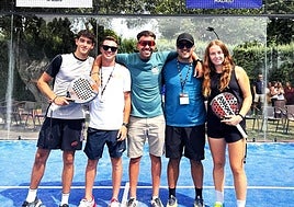 Bentahor Espino y Raquel Eugenio, con sus técnicos en el Club La Calzada.