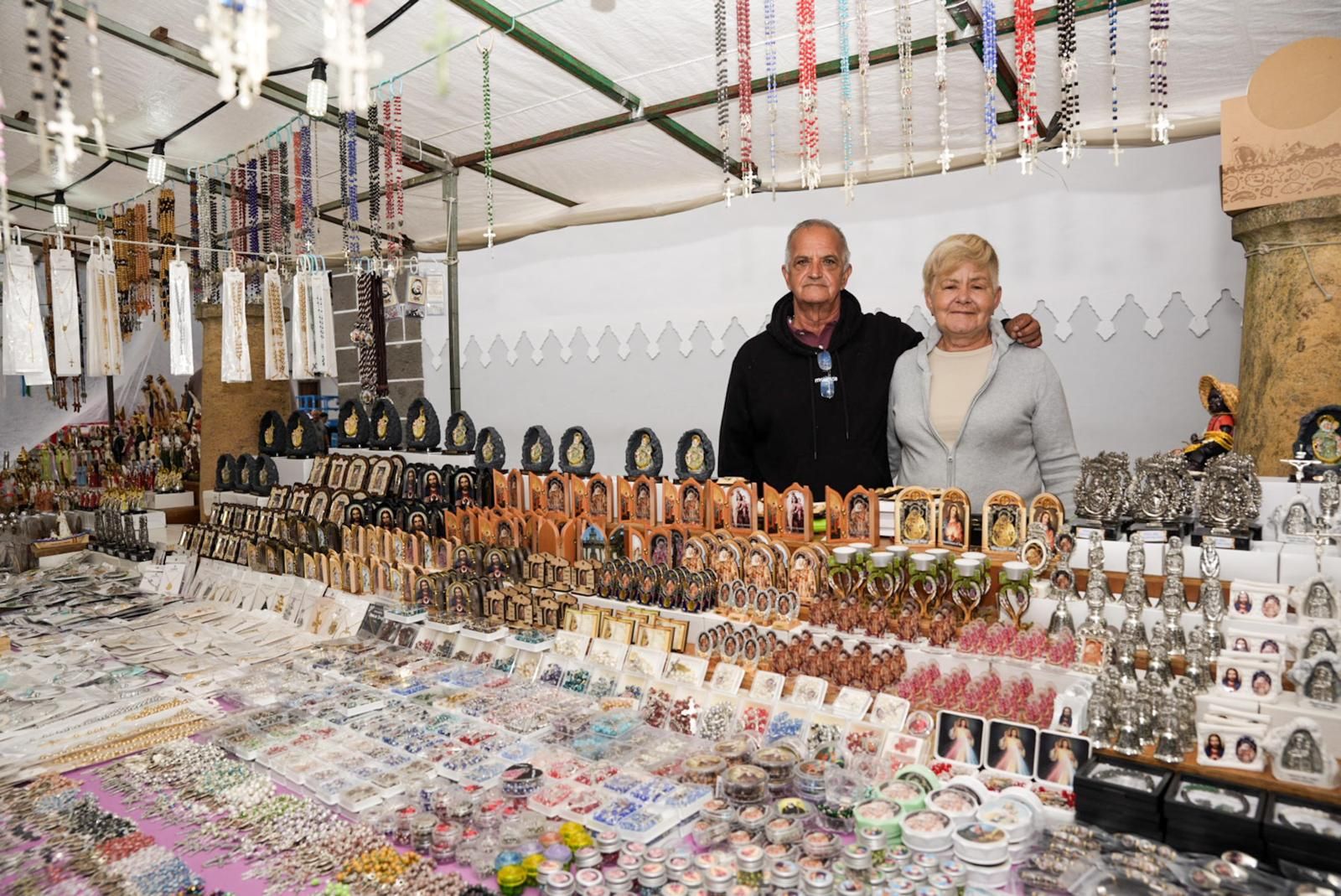 Imagen principal - Teror llena sus neveras y despensas de cara al Pino