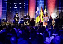 Raquel del Rosario contó con acompañamiento musical en su pregón.