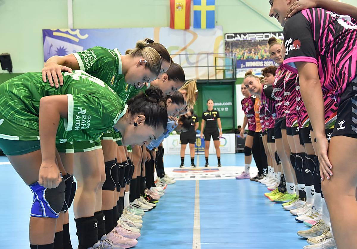 Imagen principal - El Rocasa Gran Canaria suma y sigue ante el Grafometal Sporting La Rioja