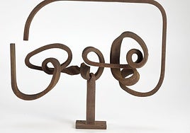 'Cabeza reclinada. El Grito I'. Hierro formado, 1962, de Martín Chirino.