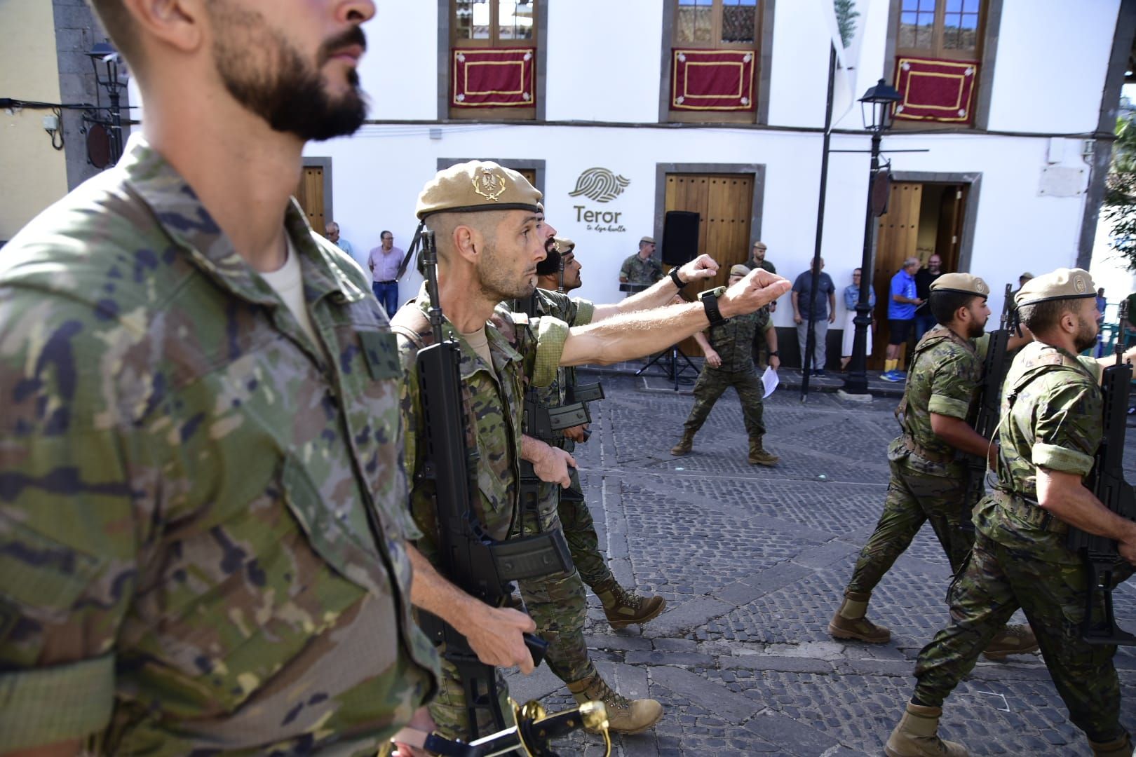 El Ejército de Tierra ensaya el desfile que protagonizará en Teror