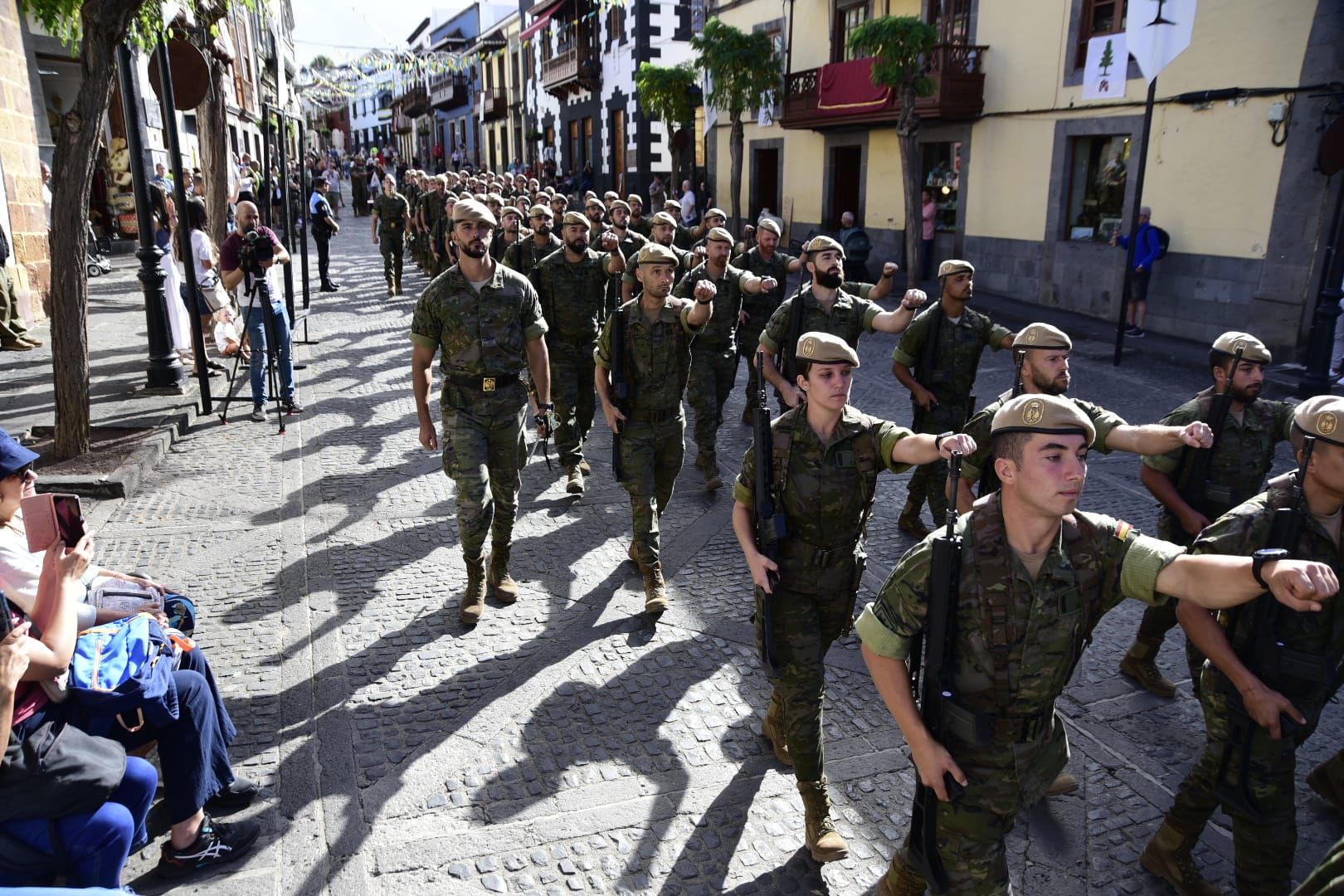 El Ejército de Tierra ensaya el desfile que protagonizará en Teror