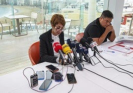 Onalia Bueno y Mencey Navarro, en una comparecencia ante los medios de comunicación.