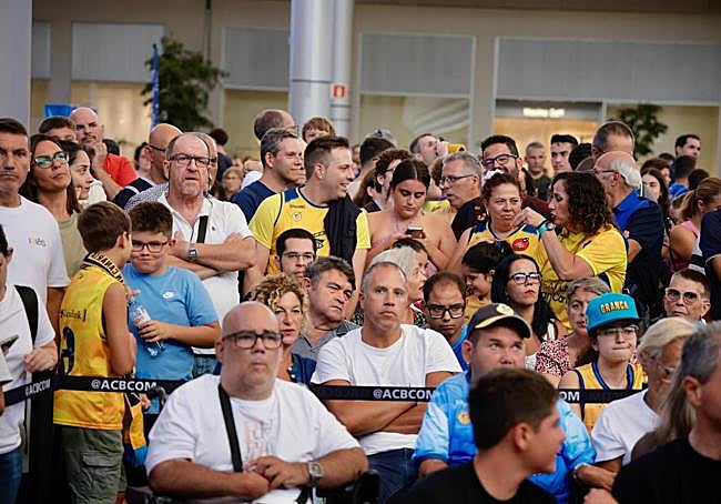 Muchos aficionados estuvieron en Alisios.