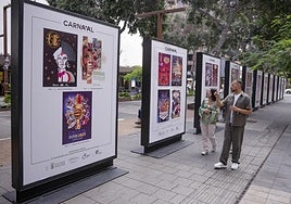 La alcaldesa Carolina Darias y Josué Quevedo, director artístico, recorren la exposición.