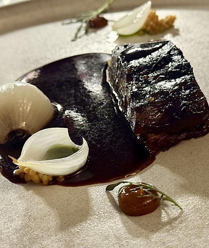 Imagen secundaria 2 - Medregal, cochinillo y cordero