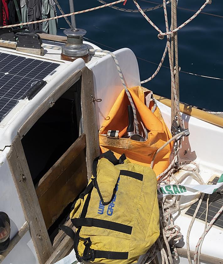 Imagen secundaria 2 - Hallan al sur de Gran Canaria abandonado y a la deriva el velero de un británico desaparecido