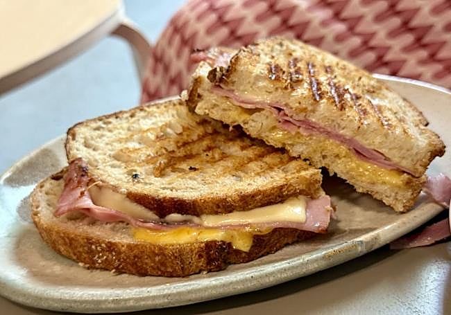 Sándwich mixto de Cuptural Coffee