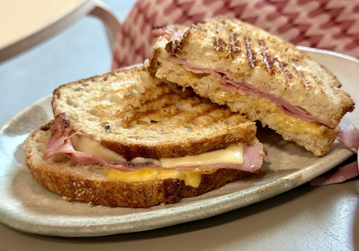 Sándwich mixto de Cuptural Coffee