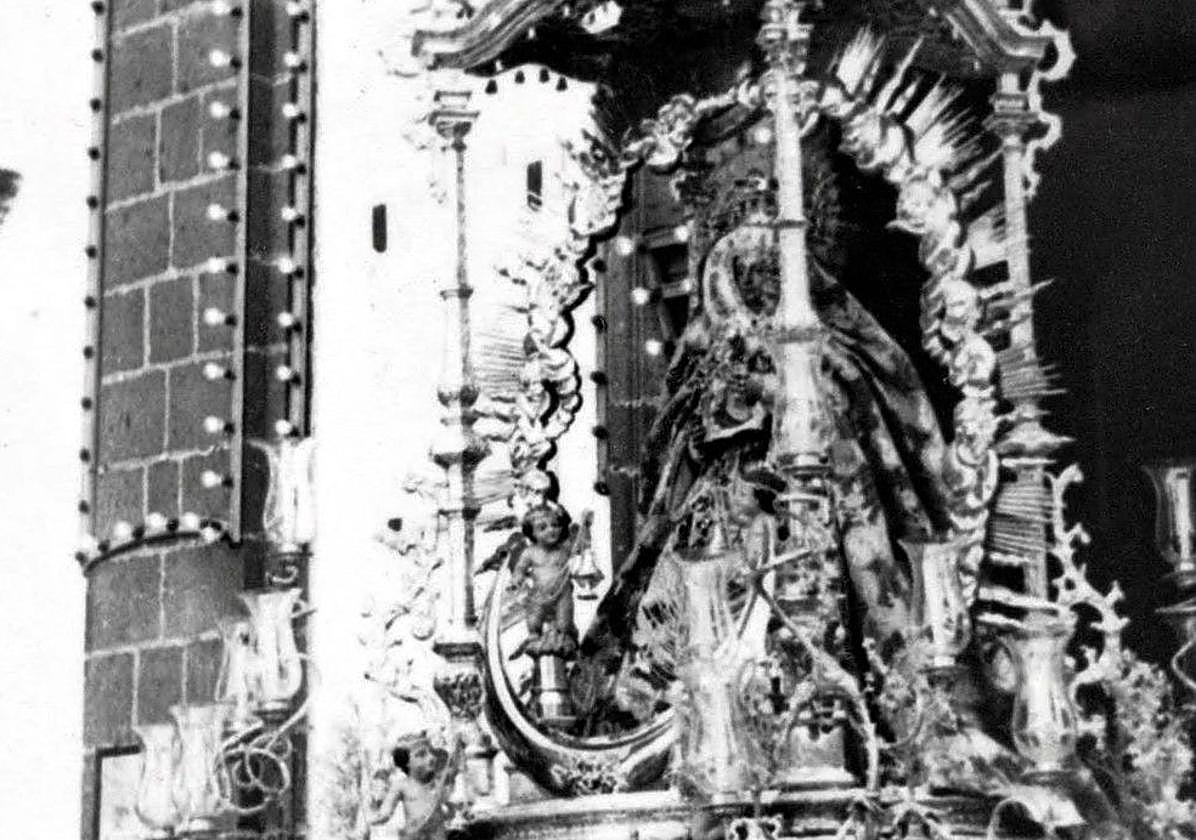 Imagen de la Virgen del Pino en los años 50