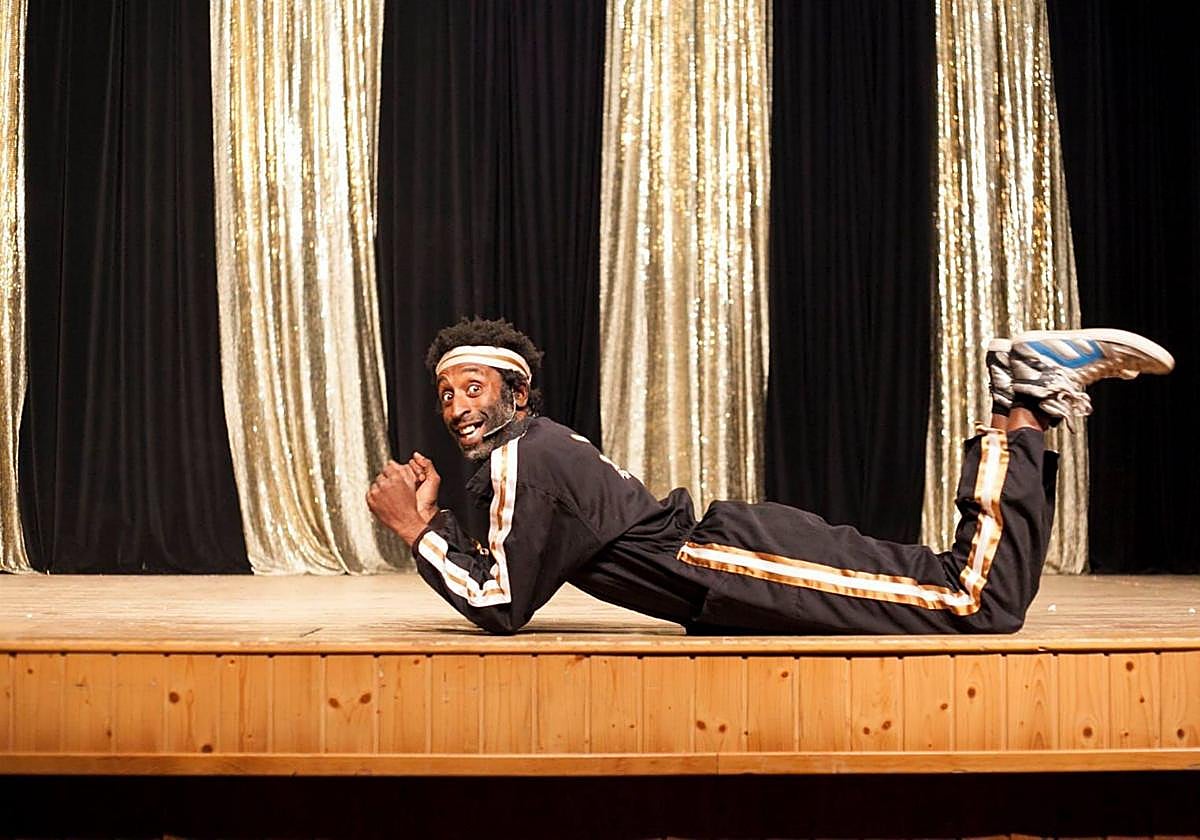 El caboverdiano Djammal actúa este domingo en el Festival Internacional de Payasos 3 Días de Farándula, en Valsequillo.