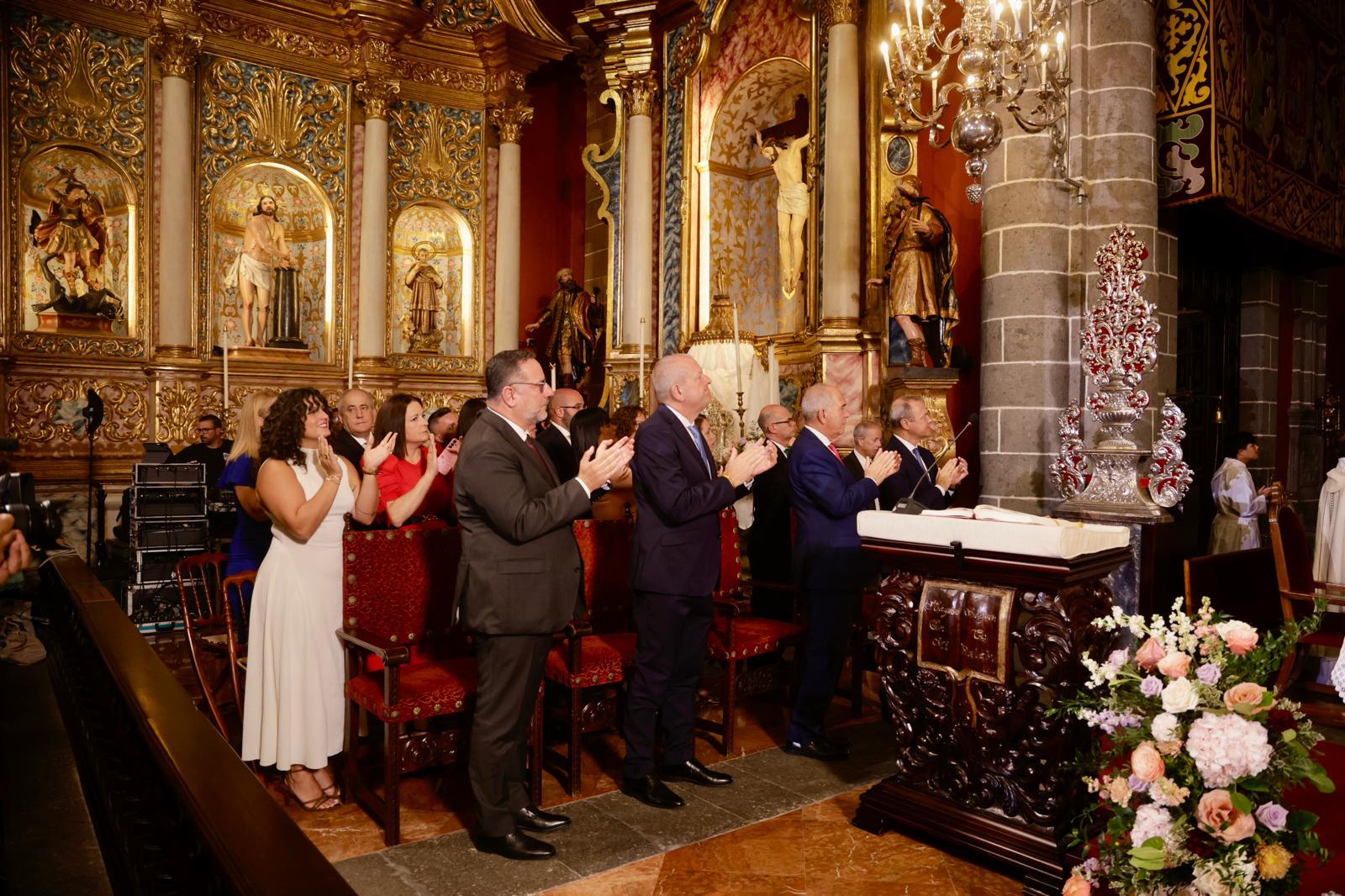La bajada de la Virgen del Pino de su camarín, en imágenes