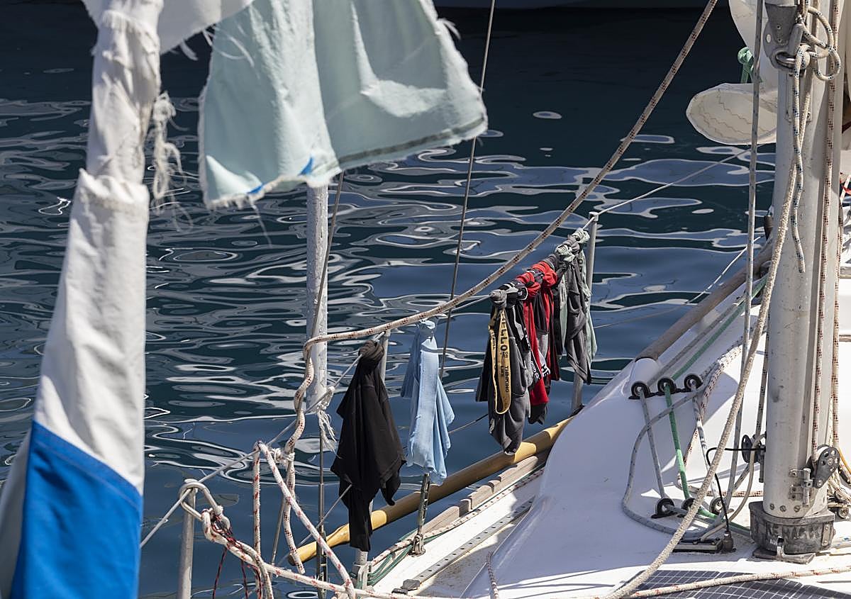 Imagen secundaria 1 - La prensa británica destapa el estado del joven desaparecido en el sur de Gran Canaria: «No podía mantenerse en pie»