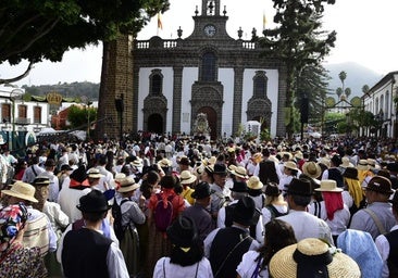La romería-ofrenda que cimenta Gran Canaria: todos fueron p'al Pino