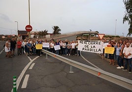 Un momento de la concentración de los vecinos de La Pardilla.