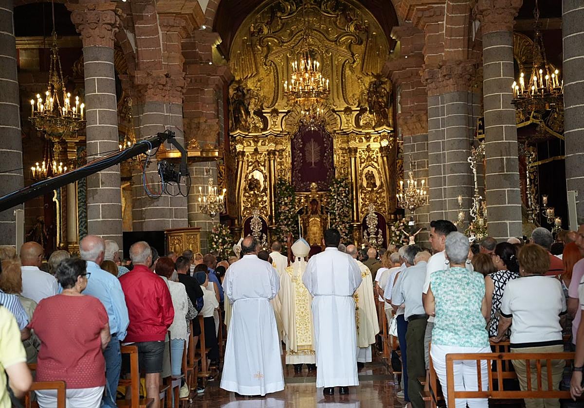 Emoción y recogimiento en la homilía dedicada a la Virgen del Pino