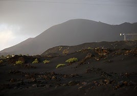 Imagen de acumulaciones de ceniza en el entorno del volcán Tajogaite.
