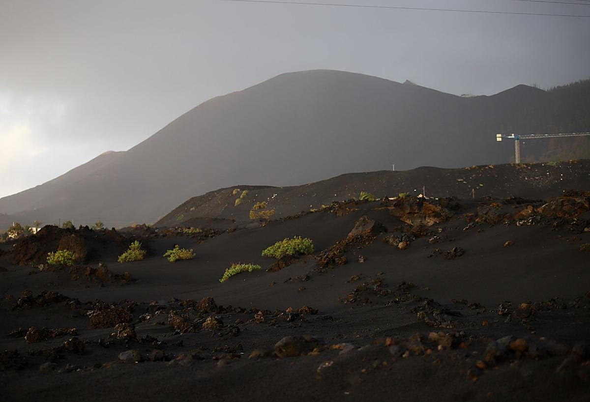 Imagen de acumulaciones de ceniza en el entorno del volcán Tajogaite.