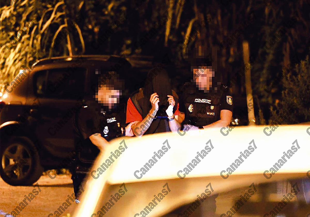 Imagen de la detención del presunto autor del apuñalamiento mortal en Siete Puertas.