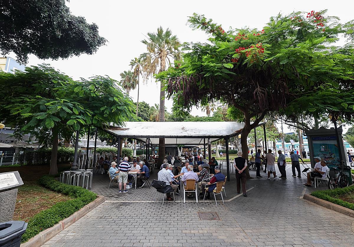 La zona de juegos del parque de Santa Catalina tendrá servicio de desinfección y desinsectación.