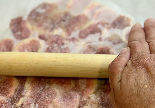 Cubrimos con orto papel y pasamos rodillo