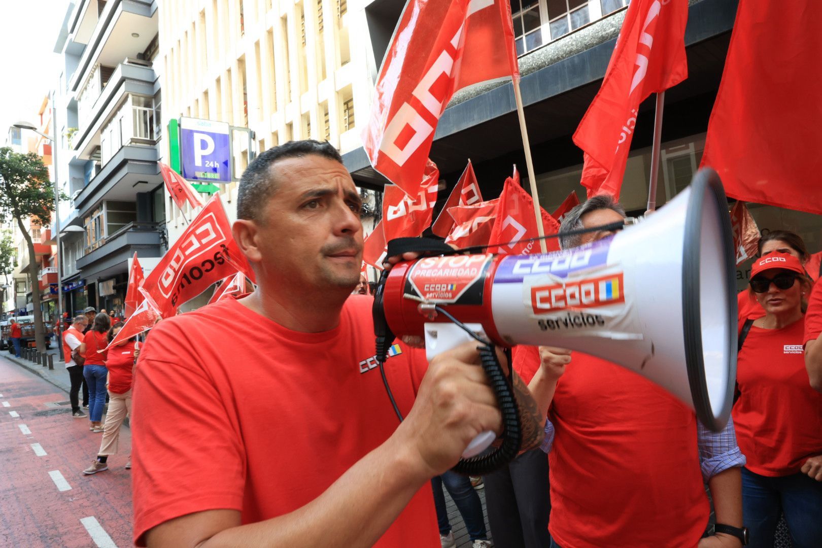 Los sindicatos CCOO y UGT se manifiestan en reclamo de la reducción de la jornada laboral