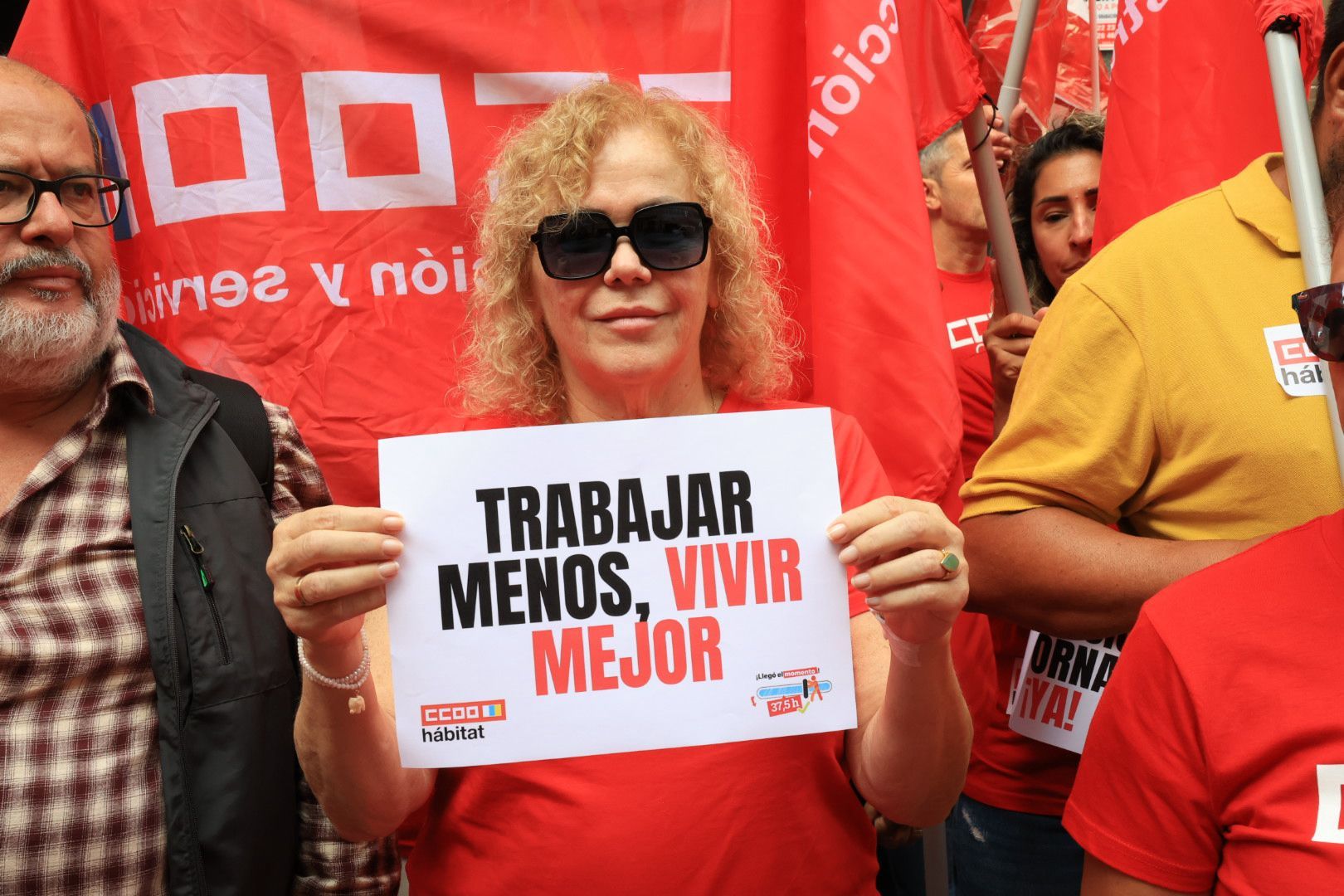 Los sindicatos CCOO y UGT se manifiestan en reclamo de la reducción de la jornada laboral