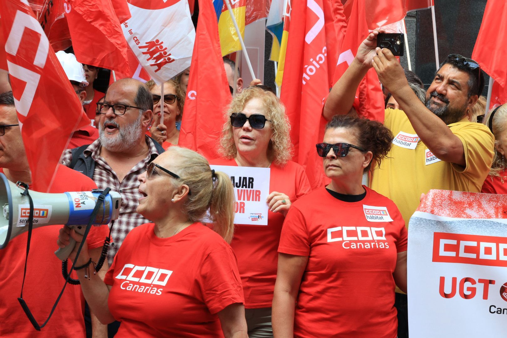 Los sindicatos CCOO y UGT se manifiestan en reclamo de la reducción de la jornada laboral