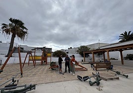 Supervisión de trabajos en marcha en Guatiza.
