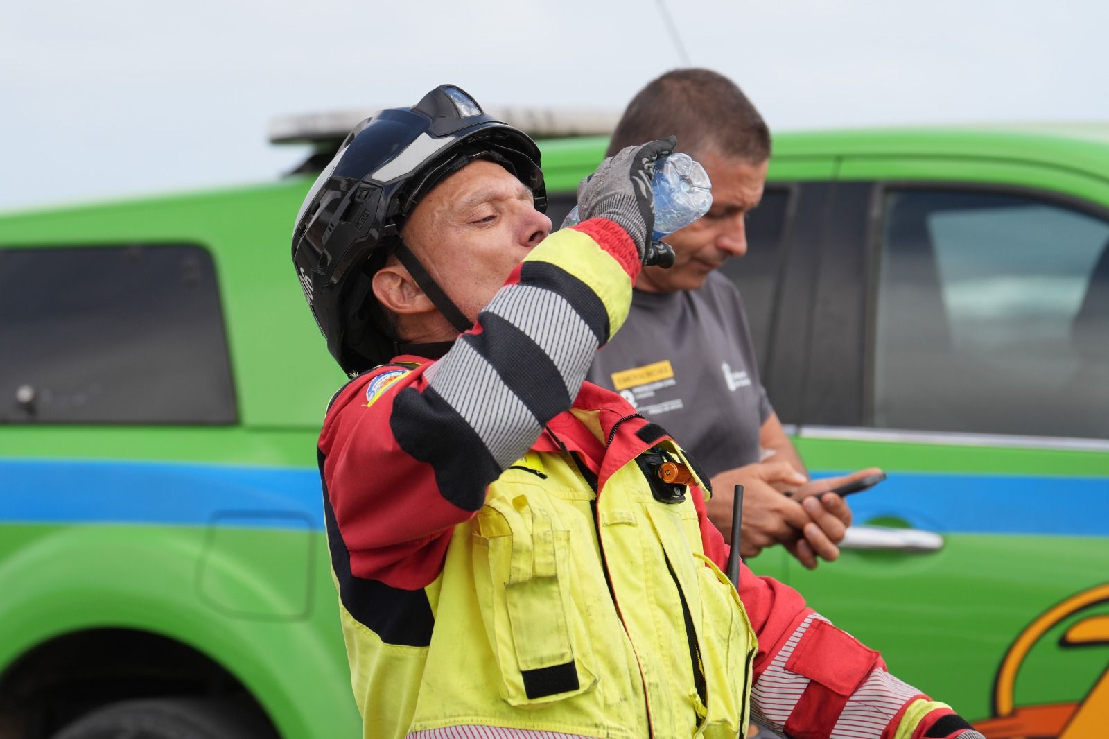 El incendio del barco atunero encallado en Órzola