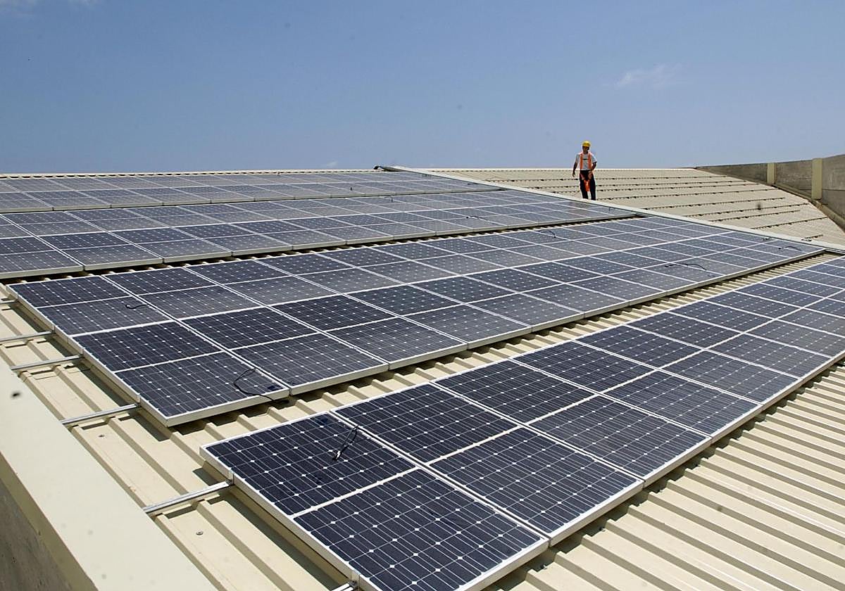 Instalación de placas fotovoltaicas.