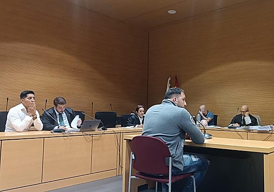 Imagen de Suso Olivares, exconcursante de 'La isla de las tentaciones' prestando declaración.