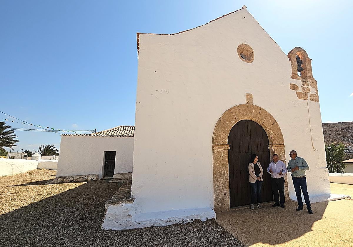 Iglesia de Agua de Bueyes, con imagen mejorada.
