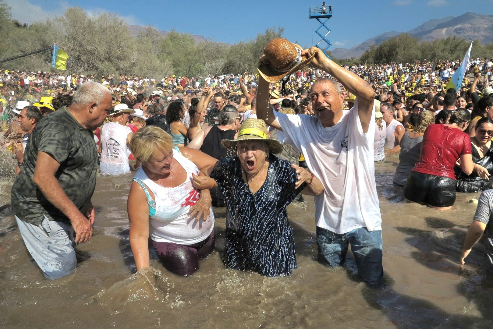 Mamina Suárez a sus 94 años cumpliendo su sueño en la fiesta de El Charco.